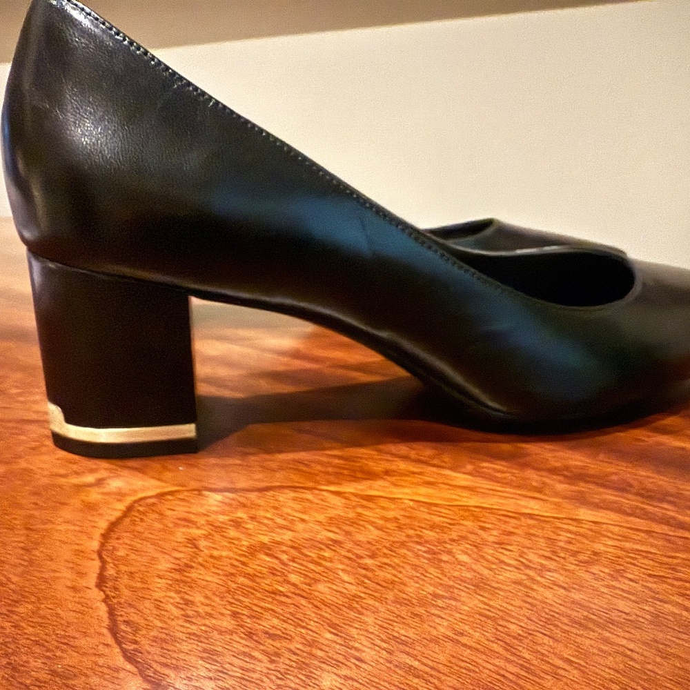Calvin KIein Nita black pumps 8 1/2, NWT
